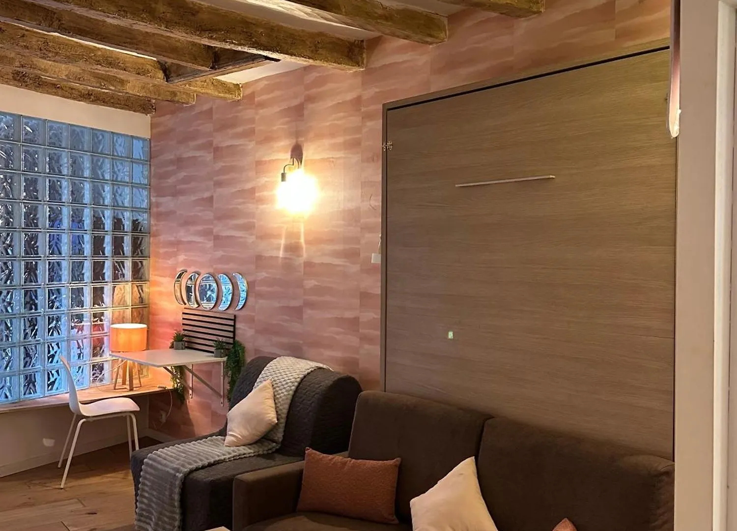 Magnifique Cocon Intra-Muros - Studio De Charme Au Coeur D'Avignon 0*, Avignon France